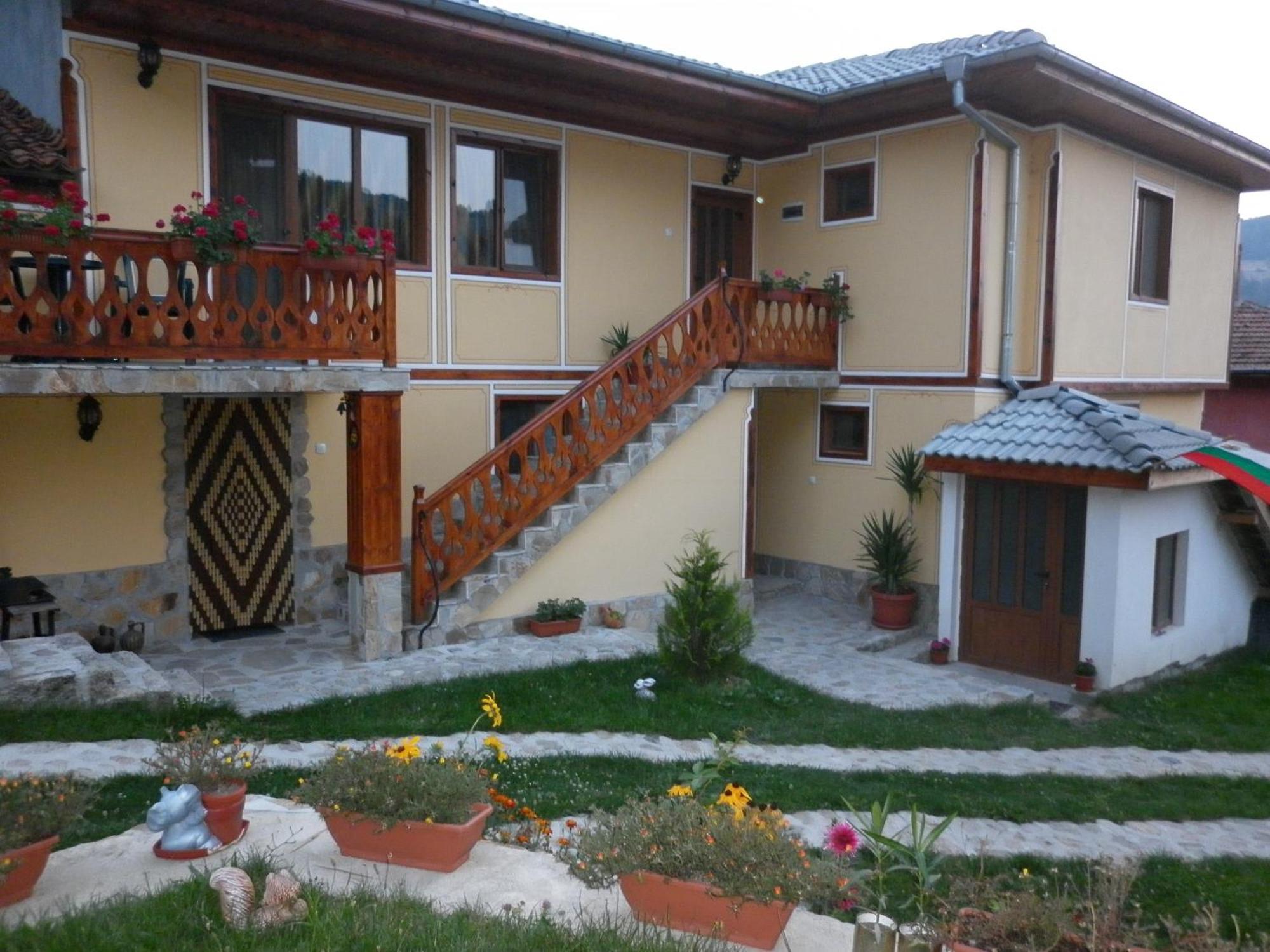 Guest House Mavrudieva Koprivshtitsa Bagian luar foto