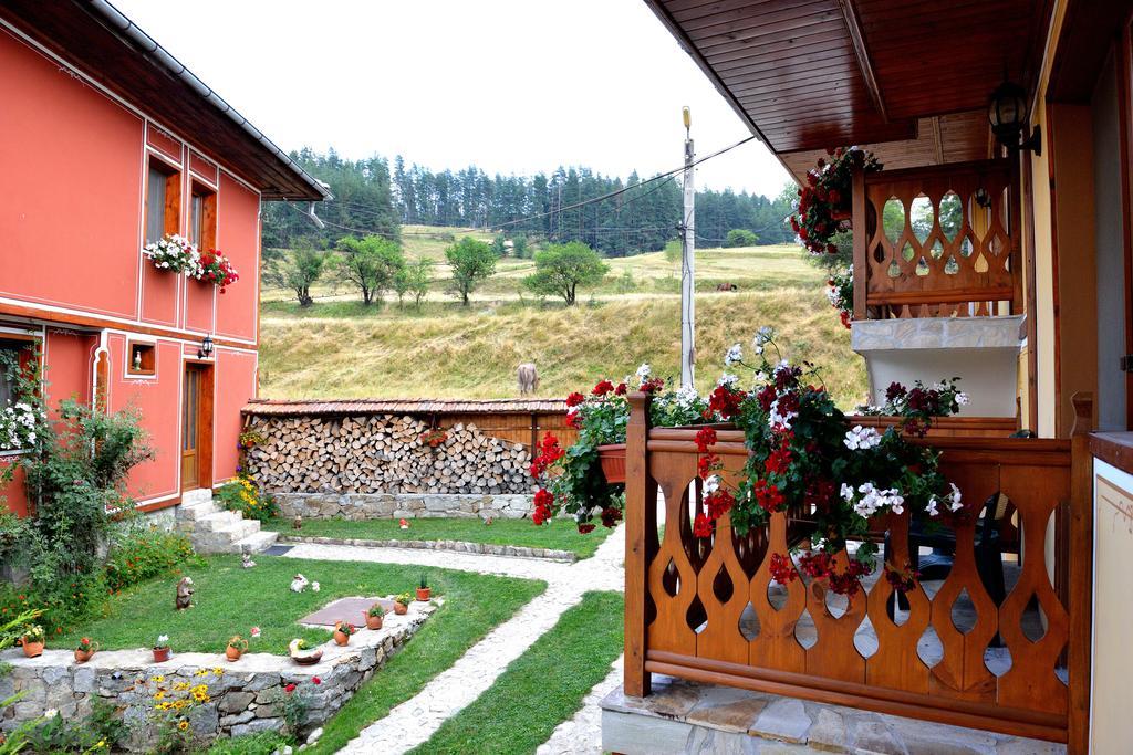 Guest House Mavrudieva Koprivshtitsa Bagian luar foto